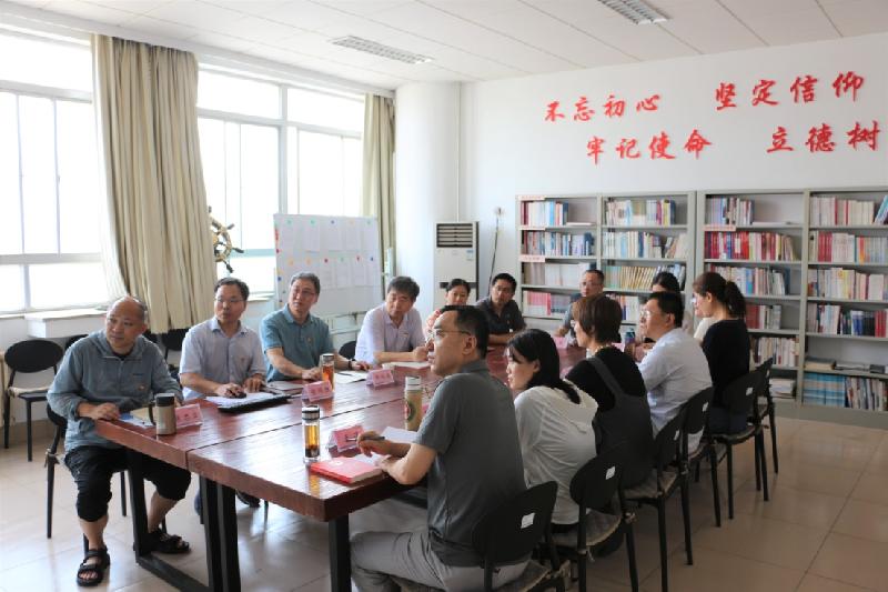學校黨委書記畢叢福到思政部調研...